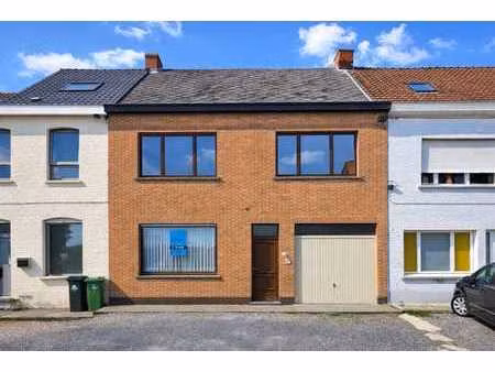 maison à rénover avec grand jardin en impasse