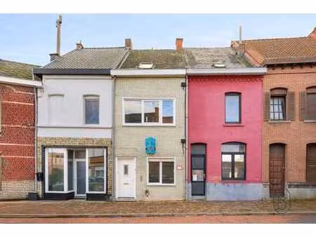 maison de rangée bien située avec 4 ch. proche de la gare