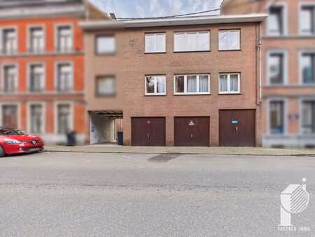 immeuble de rapport 3 logements + 5 garages entièrement loué