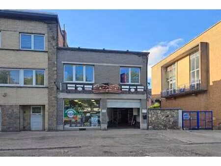 immeuble mixte avec 2 unités louées