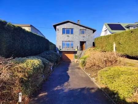 superbe maison 4 façades avec garage  terrasse et jardin.