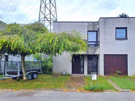 belle et bonne maison 3 façades avec jardin et garage
