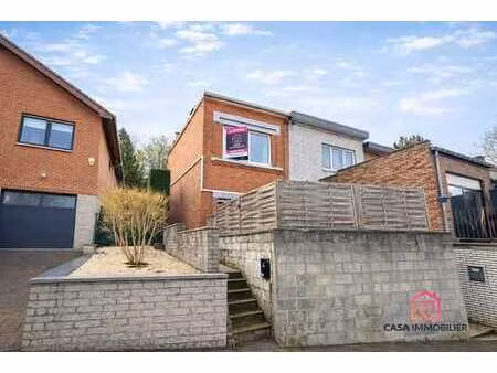 maison 3 façades située sur les hauteurs de la chatqueue