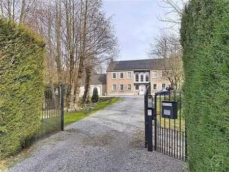 villa en excellent état sur 3200m² de terrain dans le domain