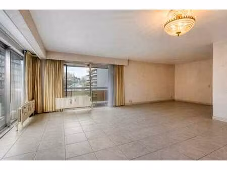 spacieux appartement des années 70 avec deux chambres