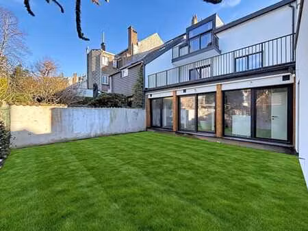 uccle – appartement 2 chambres rénové avec jardin privatif