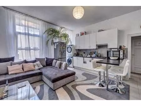 immeuble avec rez commercial et 2 appartements