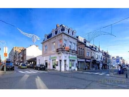 triplex 4 chambres et rez-de-chaussée commercial