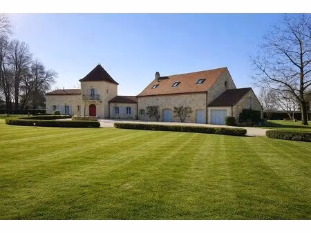 magnifique maison au bord de la rivière dordogne