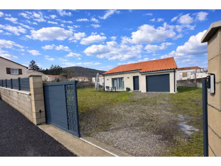 vente maison 4 pièces 105 m² volvic (63530)