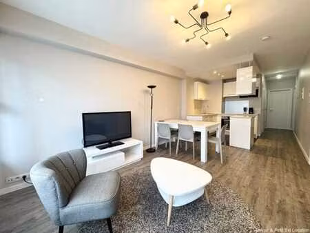 à proximité immédiate de montgomery et du parc du cinquanten