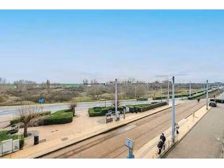 appartement de deux chambres prêt à emménager avec de belles