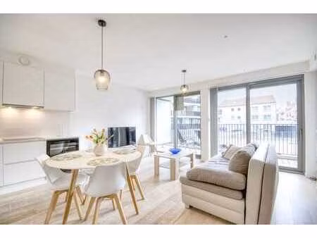 appartement moderne au rez-de-chaussée avec terrasse enso...
