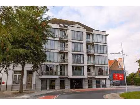 centraal gelegen en licht appartement in eeklo