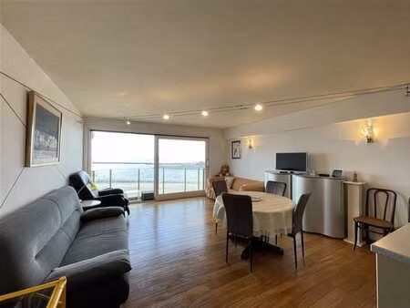 appartement meublé de 2 chambres sur le front de mer
