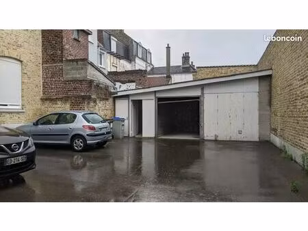garage à louer (dans cour fermée)
