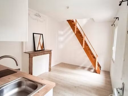 t2 23 m2  centre ville bléré