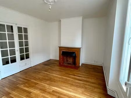 t3 lumineux 65m2 - rénové - charme ancien - cave - 805 cc