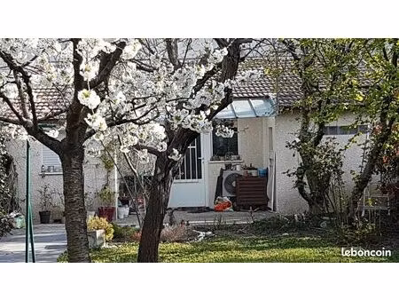 t2 au fond du jardin