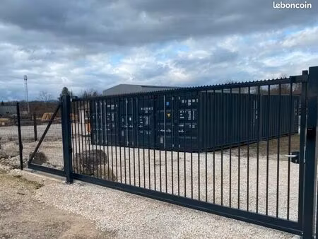 box de stockage de 14m² (garde-meuble  garage  entrepôt)
