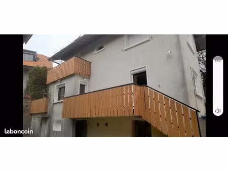 location maison de village