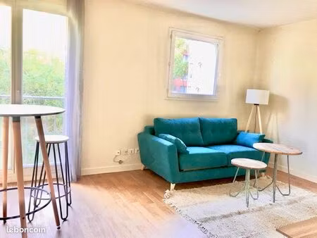 joli studio meublé - metro quatre chemins