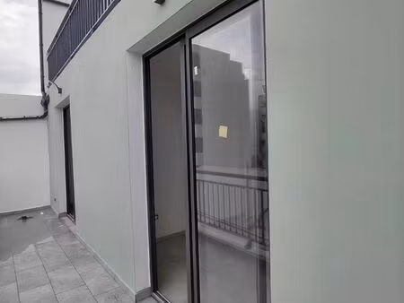 f2 a loue centre ville +10m2 balcon