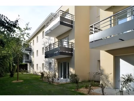 t2 proche du centre du bouscat  bbc avec balcon et parking