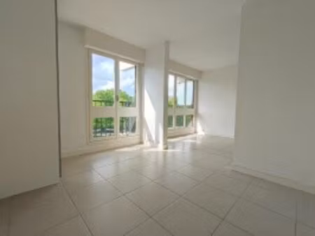 beau studio double avec balcon