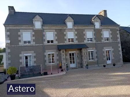 belle maison de maitre / 8 pièces de 198 m2 à plumeliau