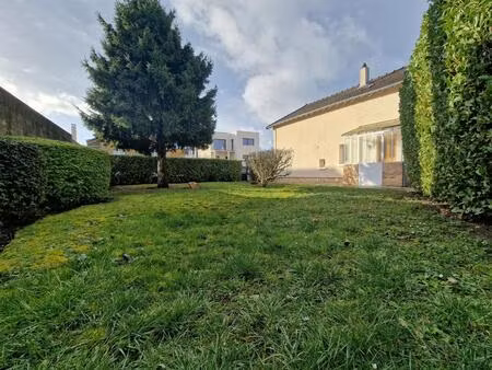 maison individuelle de 4 pièces principales d’une superficie habitable de 104 m² (163 m² a