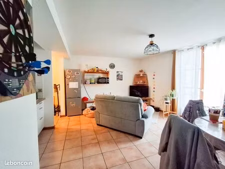 appartement t2 42 m2  centre ville bléré