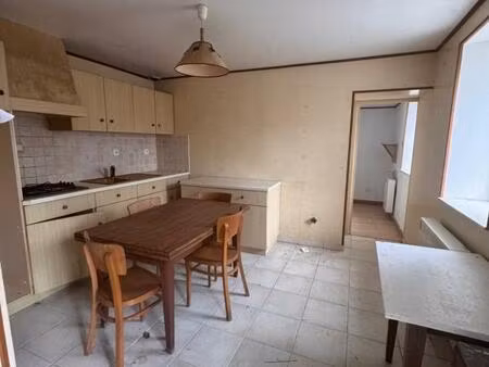 a vendre  ploudiry  maison d'habitation