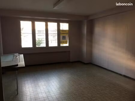 local professionnel de 86 m2 - 4 pièces en plein centre ville
