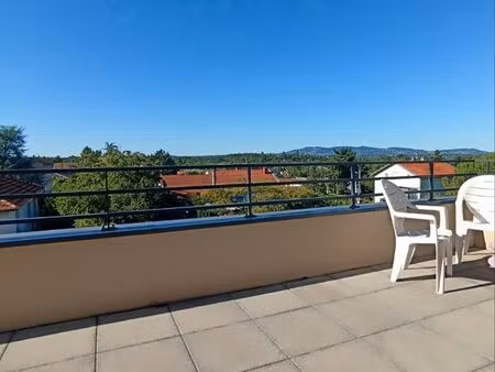 dernier étage 92 m2 + 60 m2 terrasse
