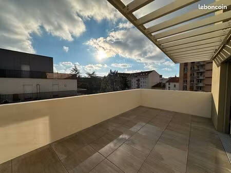 attique duplex t4 de 89 m² avec 50 m² d'extérieur