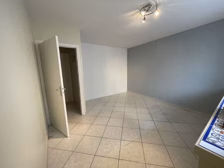 location commerce 15 m² à thurins (69510)