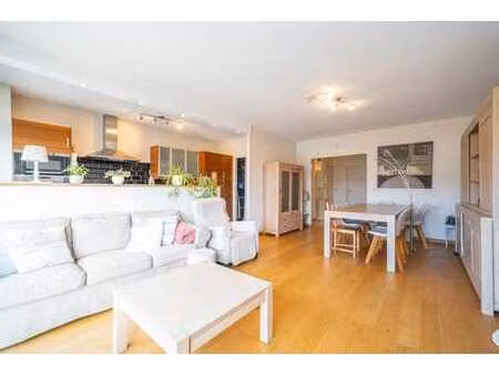 appartement 3 ch. avec balcon  cave et place de parking int.