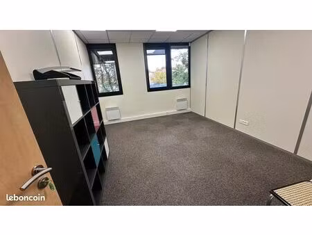 bureau individuel 14 mètres carrés