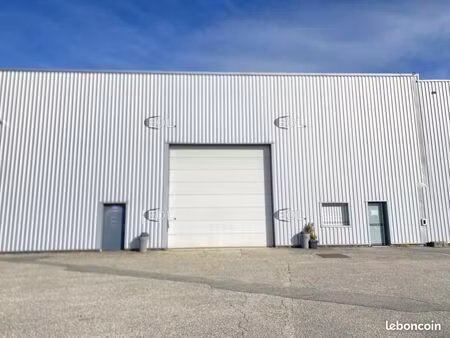 local d'activité 700 m²