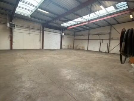 bureaux et atelier 800m² mornant