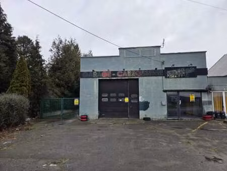 ancien atelier de carrosserie et de peinture