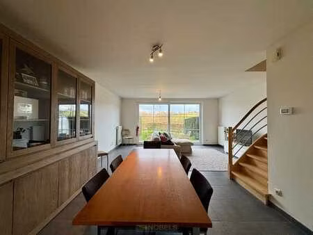 à louer : maison familiale spacieuse et lumineuse située ...