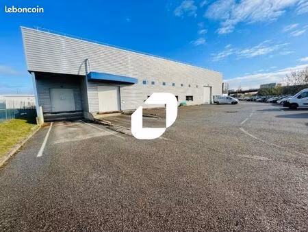 local logistique 2 337 m²