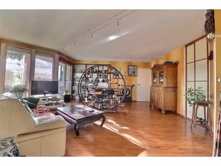 appartement familial avec terrasse – résidence avec piscine ?