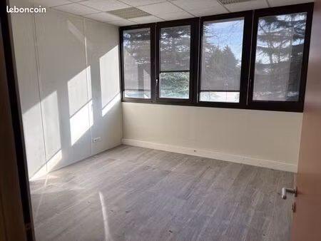 bureaux 14 m2 à louer - tassin le bourg