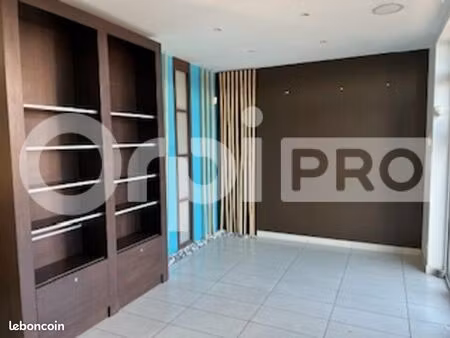 local commercial 143 m²