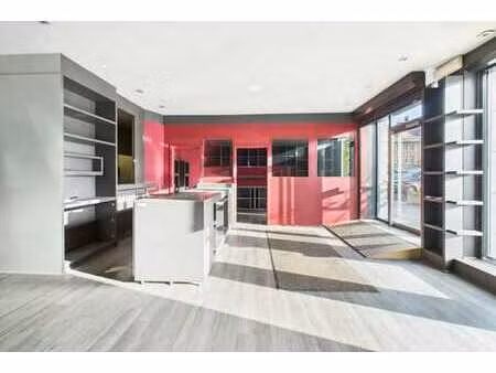 belle surface commerciale de 100 m² idéalement située au cœu