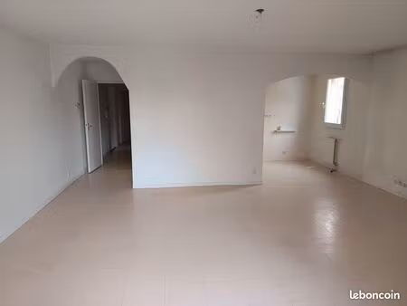 appartement t3 70 m² plein coeur d'aubagne