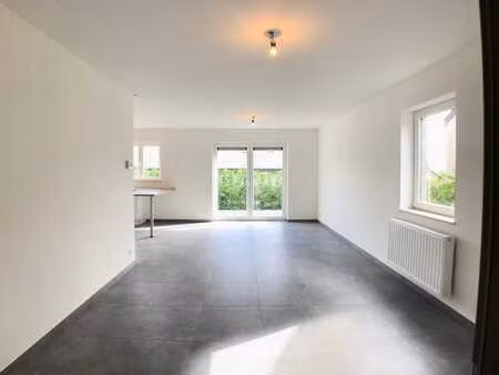 ? charmante maison 3 façades à patignies